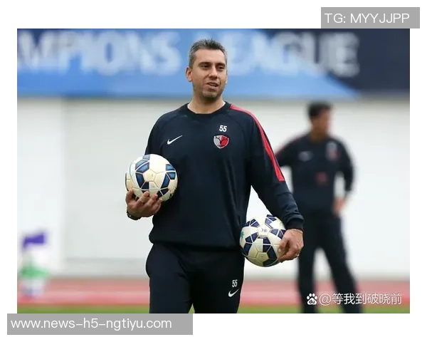 阿贾克斯主帅盛赞奥斯梅恩速度与力量可与德罗巴伊布相媲美 阿贾克斯主帅盛赞奥斯梅恩速度与力量可与德罗巴伊布相媲美